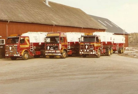Clas Scania 143H till höger